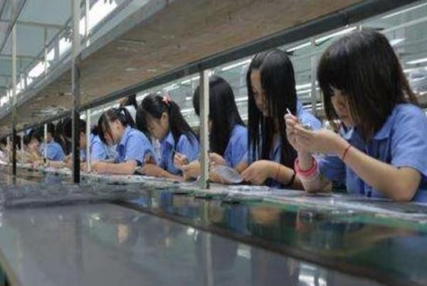 为什么富士康每天都招员工?招人很难吗?背面