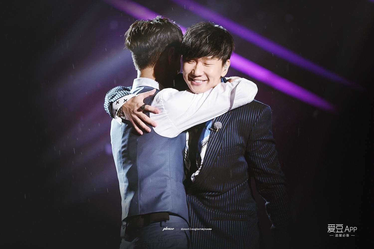 [张艺兴][分享]170815 哎 艺兴啊,什么时候也可以给我一个这样的拥抱