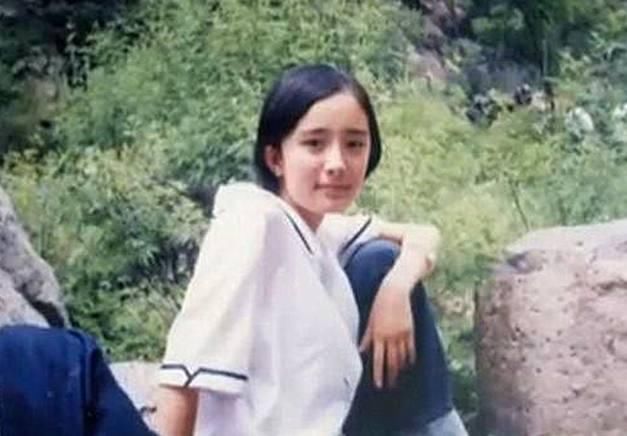 盘点女星年幼照:杨幂胸成亮点,刘诗诗从小美到
