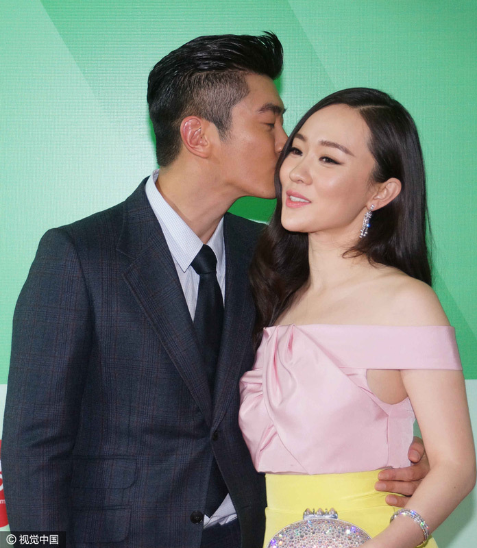 2015上海电视节闭幕 周迅摘视后裸背吸睛