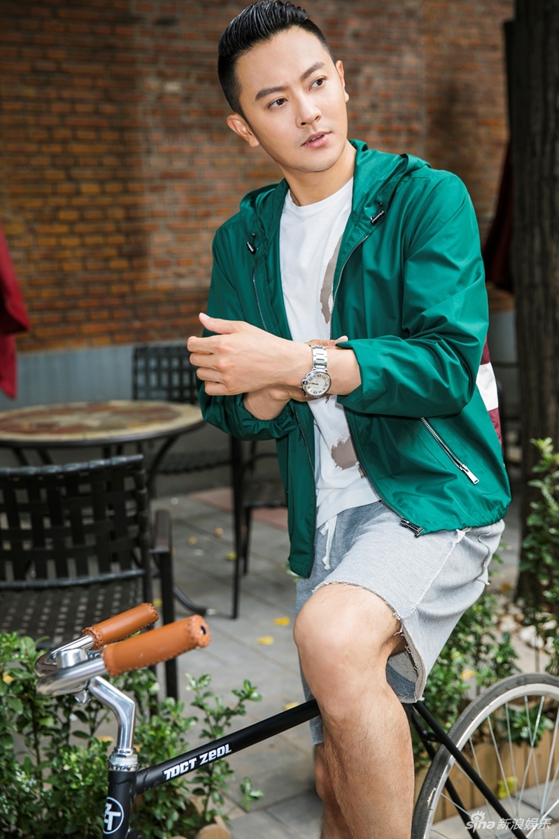 印小天婚变风波后首露面 拍写真气色好依旧阳光