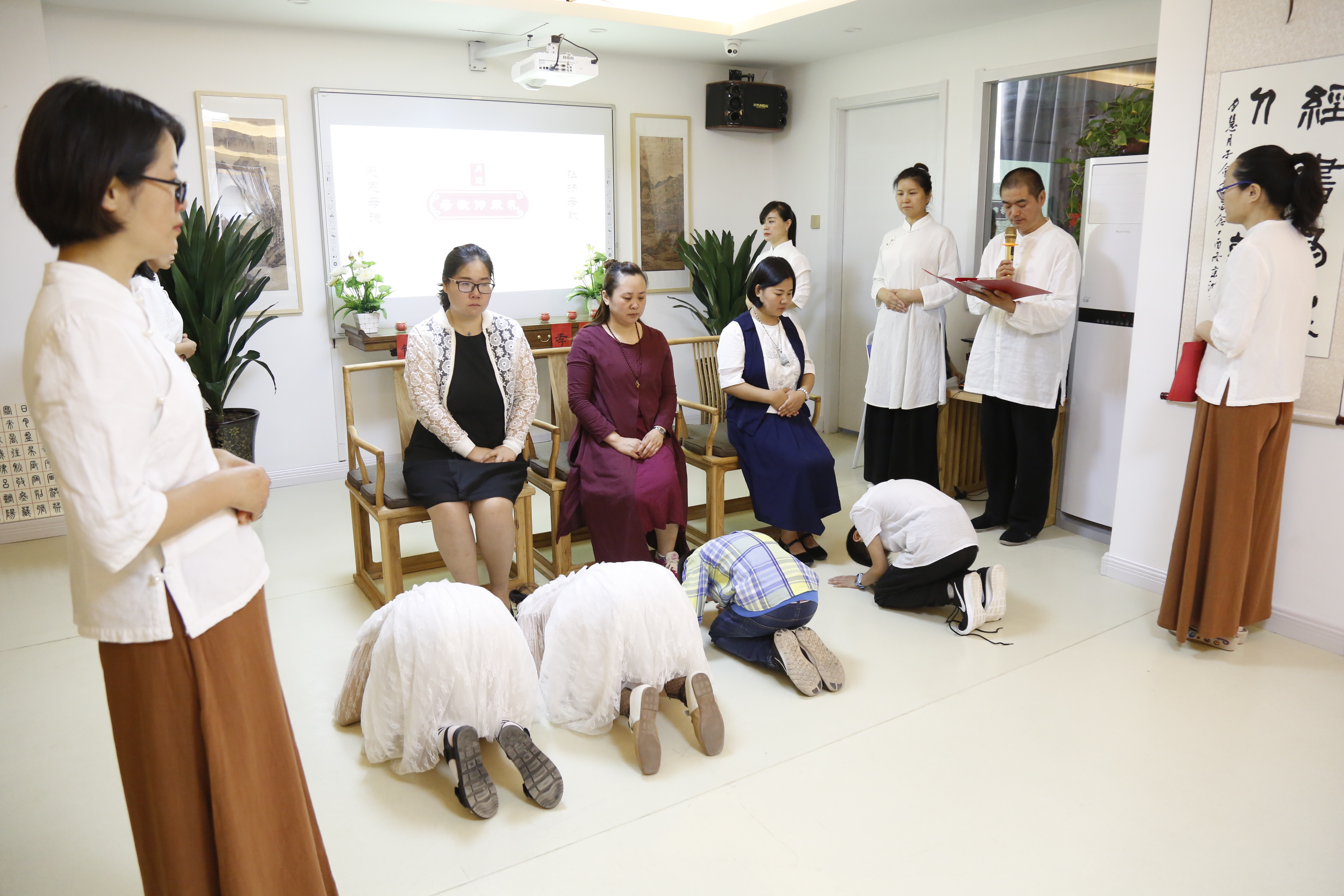 国学专家自创"母教传承礼",致敬母亲节!