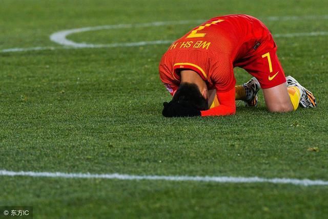 中国足协完败亚足联!伊朗黑哨执法亚冠,中国金