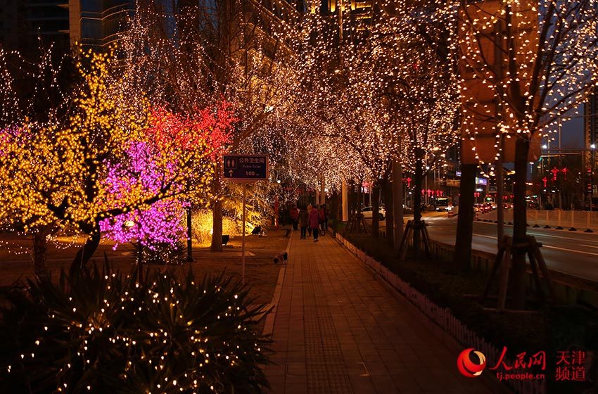 天津街头巷尾“靓”起来 散发年味儿