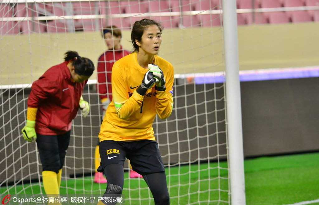 组图-上海女足虹口性别战 最美门将赵丽娜引关注