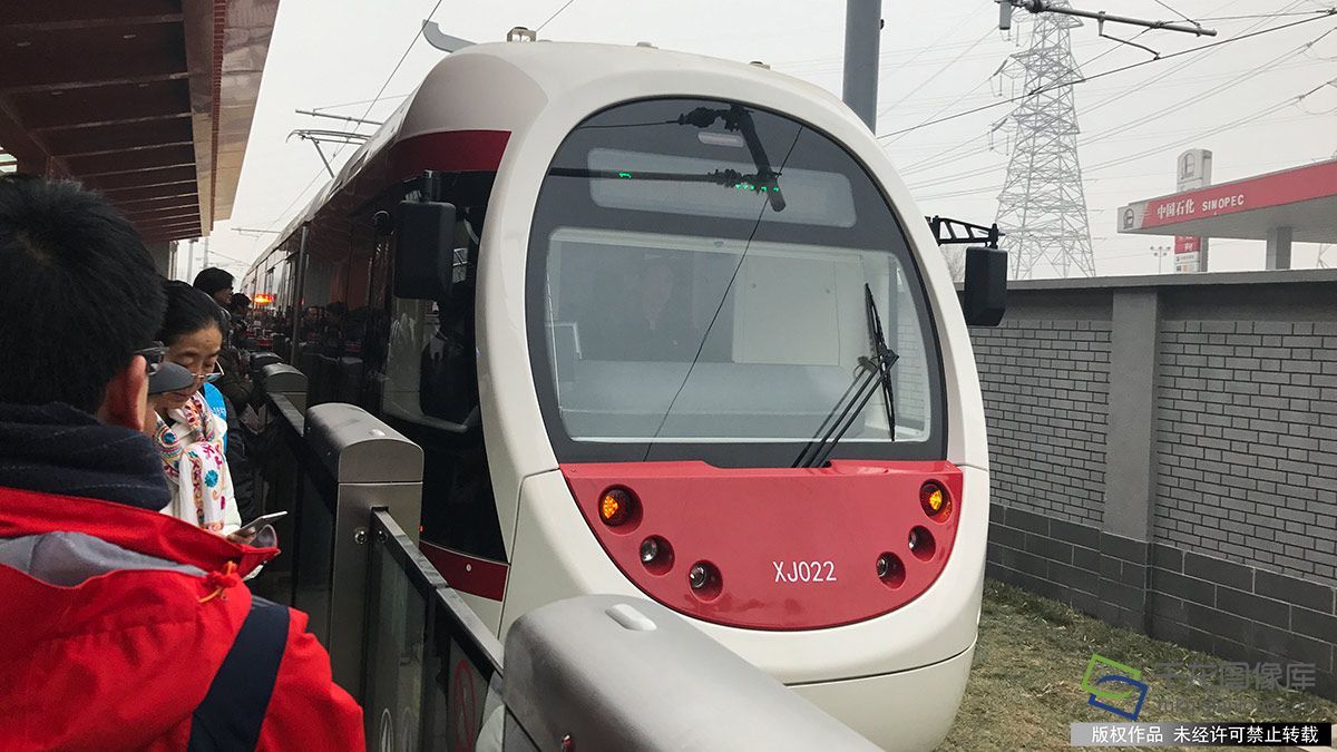 北京“最美”西郊线开通运营