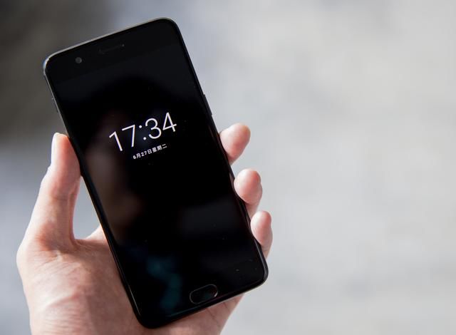 LCD和OLED 屏幕哪个好?买手机的时候怎么选