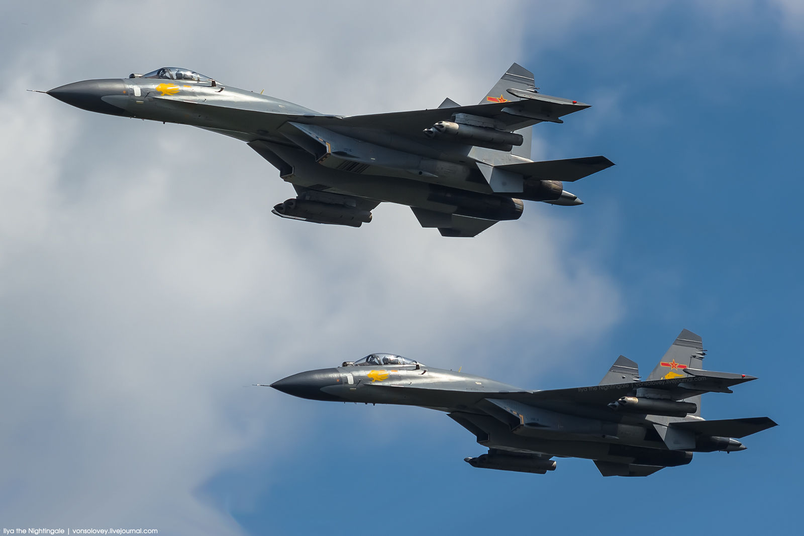 俄罗斯摄影师镜头里中国参加演习战机