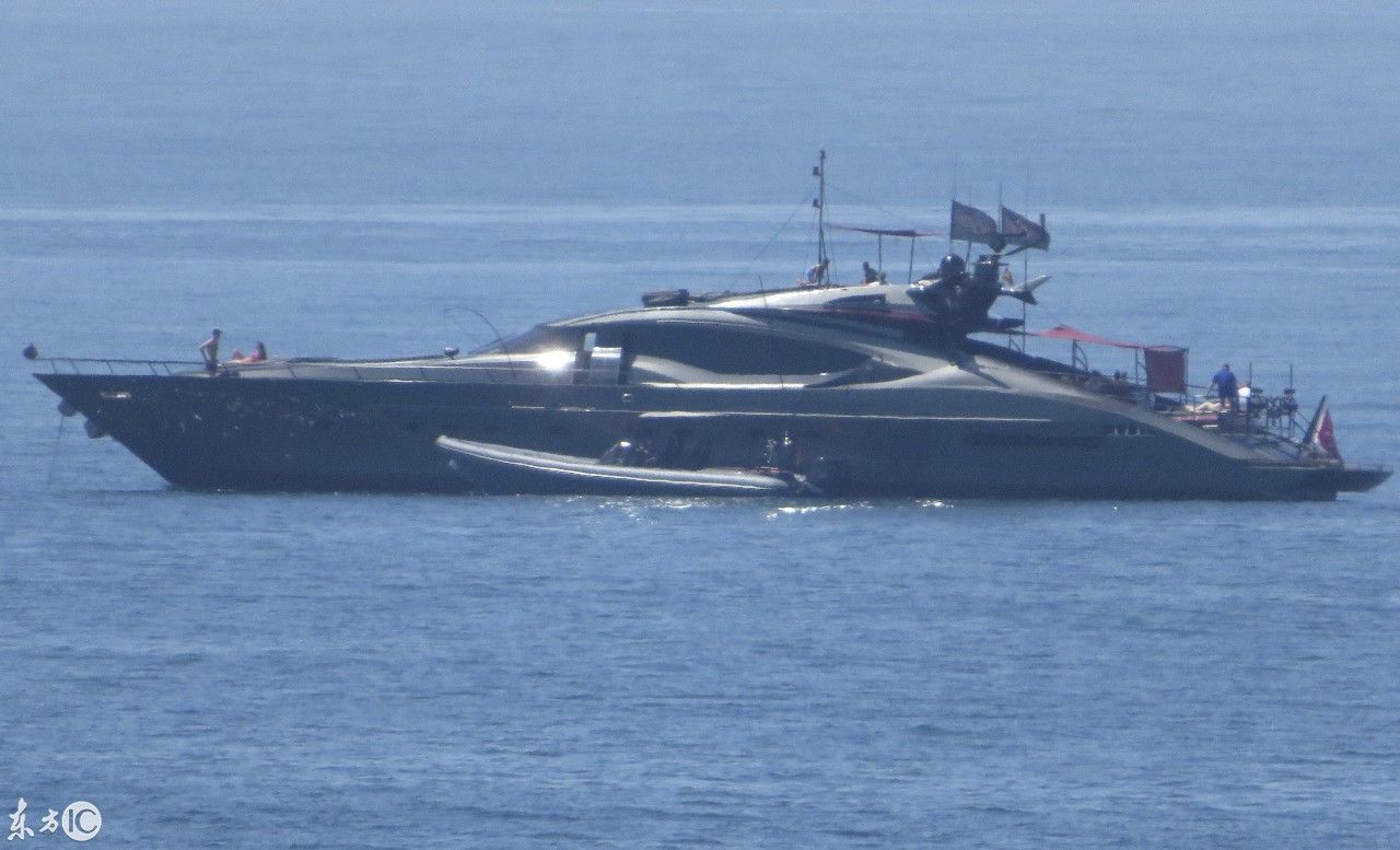 国家队打热身赛,C罗仍漂在海上度假,却无人批