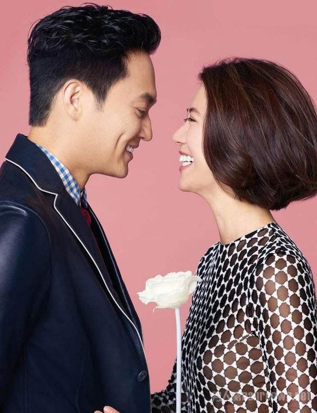 张智霖便晒和袁咏仪两人亲密的背影合照,网友