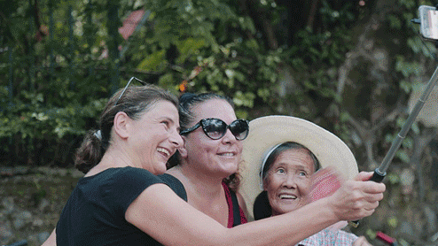 七旬奶奶火出圈!自学10国语言 热评:别让年龄桎梏了精彩人生 七旬奶奶火出圈!自学10国语言 热评:别让年龄桎梏了精彩人生