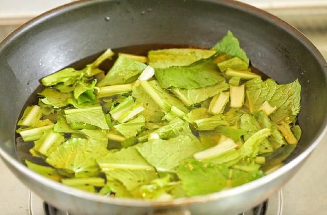 做疙瘩汤用它和面,疙瘩又小又均匀,汤清味美太