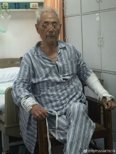 网曝上海某医院儿子掌掴患病父亲 警方介入调查 网曝上海某医院儿子掌掴患病父亲 警方介入调查