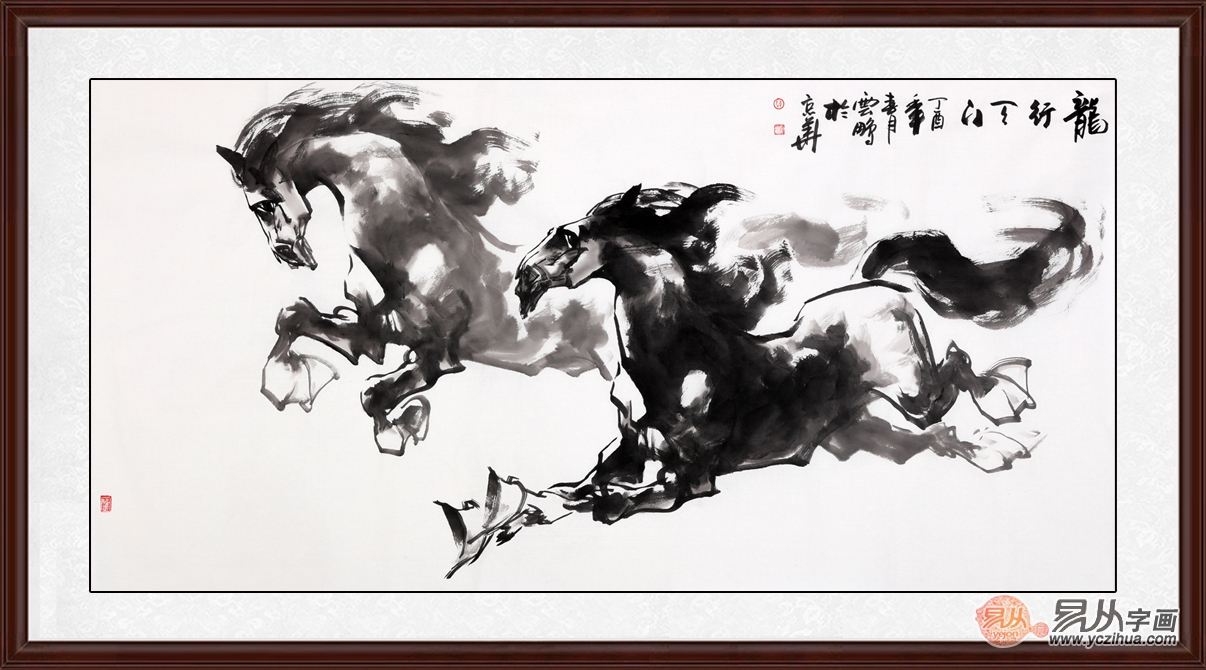 书房挂什么画好?国画鹰还是骏马图呢?这是个