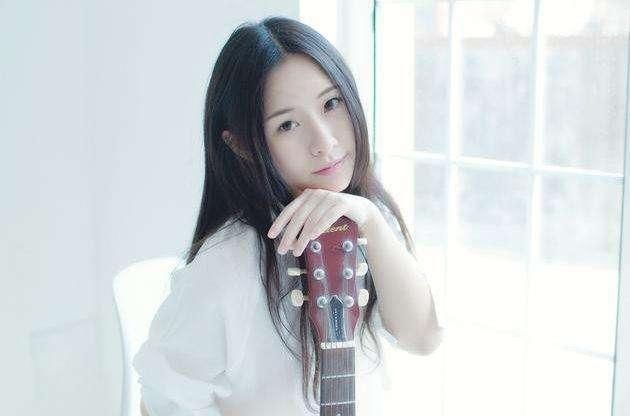 斗鱼实力最强主播,粉丝牌是冯提莫7倍,阿冷25