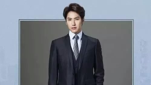 了张漫画脸,演正派反响平平,如今《烈火如歌》