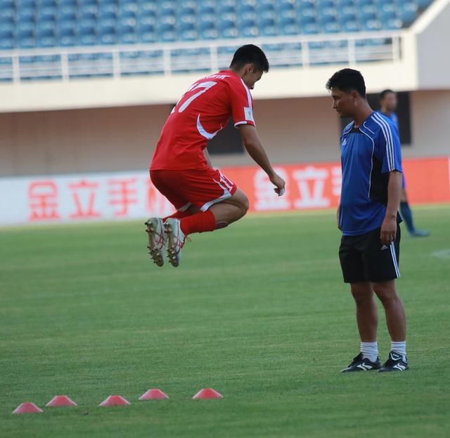 朝鲜国足U23甫抵万州,精彩镜头多,对垒国足U2