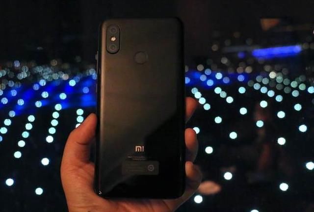 小米8、小米8SE首批备货曝光:不足百万台,小米