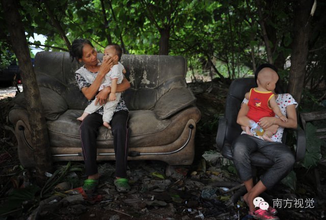 实拍广州贫民窟:孩童和猪鸡狗泥地打滚