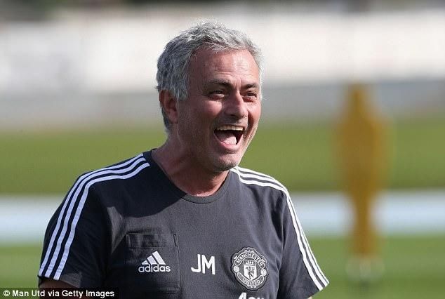 曼联与曼城陷入球员争夺战,桑切斯更适合哪支