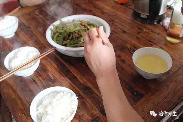 脑溢血发病前的这些征兆一定要知道 以免丢了