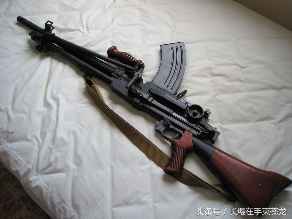 歪把子与捷克式 混合体 日军二战 九六式轻机枪