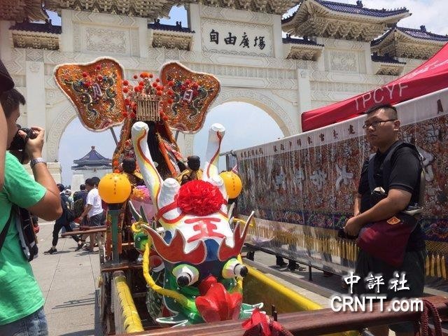 各地宫庙将庙中神明与阵头带到台北,并将举行遶境(中评社 梁雅雯摄)