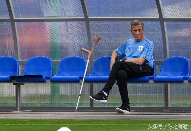 噩耗!乌拉圭遭伤病侵袭,功臣出战法国成疑,高卢