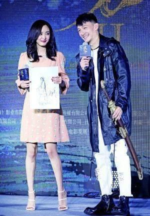 女星配高跟鞋,杨幂脚垂直地面,白百何鞋子都扎