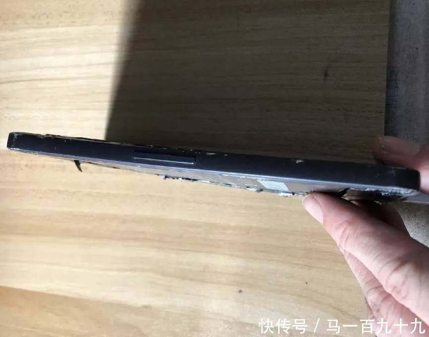 锤子手机质量好不好自己看,重摔之后成这样为