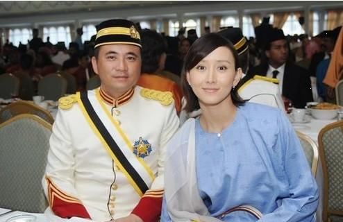 老公朱兆祥是马来西亚孝恩集团的董事经理"超级富豪",堪称业界黄金
