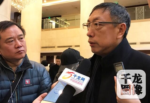 郑实委员：添加短外廊让老旧小区居民电梯无障碍入户