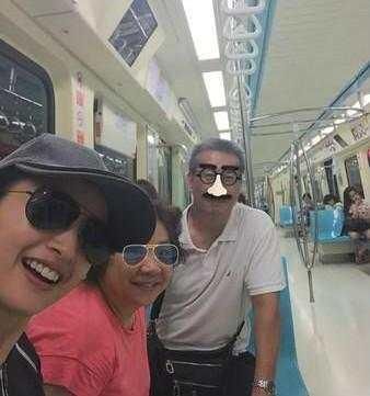 林依晨面对父母离异尽显高情商和孝心! 而这个