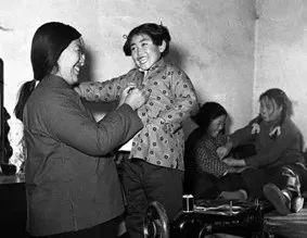 50、60、70、80年代春节老照片,简单而珍贵的