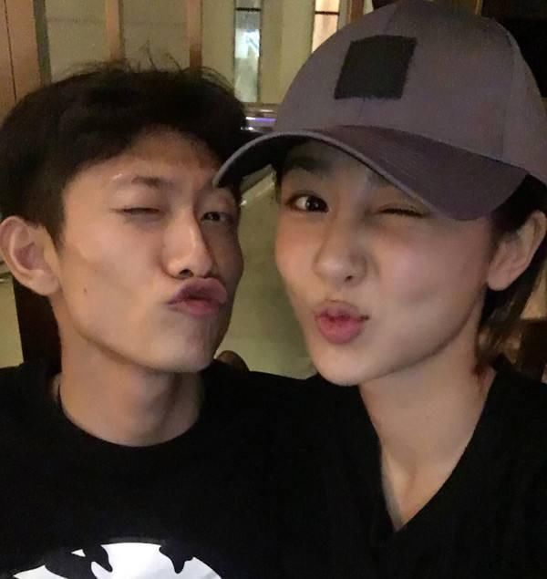 张一山在微博之夜,温柔凝视杨紫,而秦俊杰不甘