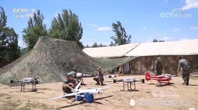 解放军这次无人军演厉害了:搬弹药、运伤员,