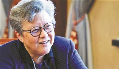 范徐丽泰:深圳上海跑得很快 香港手脚在相互打