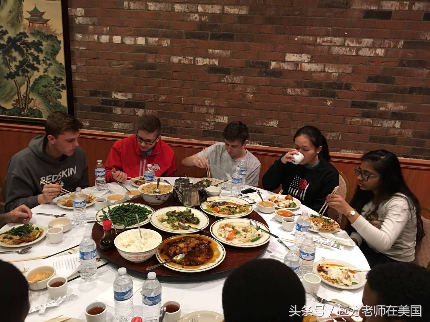 美国高中生的中文课:逛中国超市,吃美味中餐