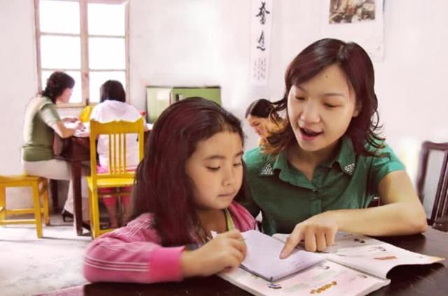 小学班主任晒实发工资,直言最怕家长提这要求