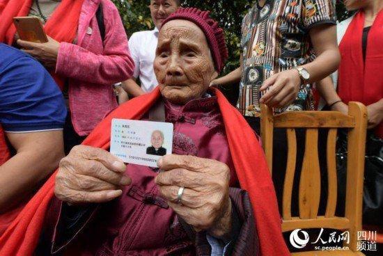 长寿秘诀很简单!老人118岁生日:名下族人有90人