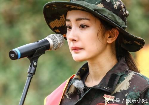 杨幂女儿长相终曝光!脸上一部位惹争议,网友:刘