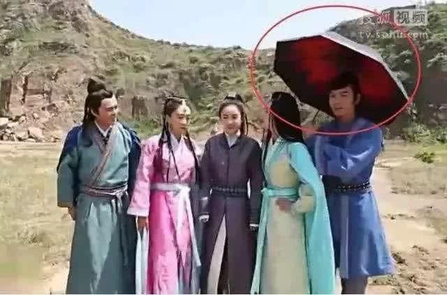 最唯美的穿帮镜头,无死角女神的赵丽颖,受伤了