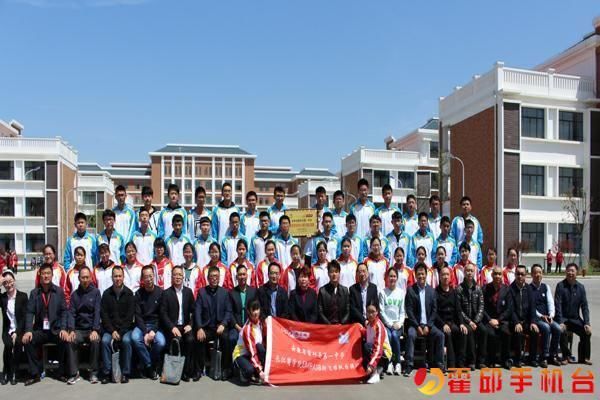 【书声霍邱】佟大为夫妻俩今天在霍邱一中见到