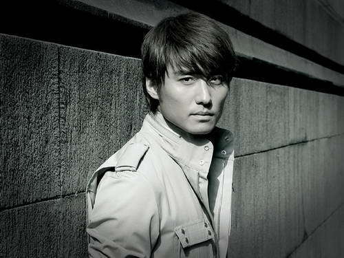 他曾和陈坤陆毅齐名 被雪藏后经商成大富豪!