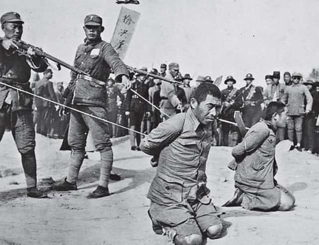 日本投降后,上百万的伪军下场如何?军长直接被活埋