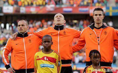 昔日的荷兰三棍侠,随着岁月流逝曾今的雄心也