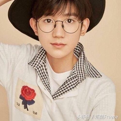 易烊千玺戴眼镜,王俊凯戴眼镜,王源戴眼镜,差距