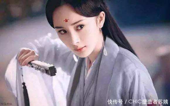 32岁杨幂与31岁刘亦菲同穿包臀裙,网友:小鸟腿