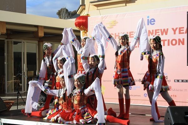 西班牙IE商学院举办狗年新春庆祝活动