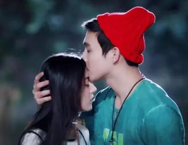 迪丽热巴宣布恋情!关晓彤默默点赞!